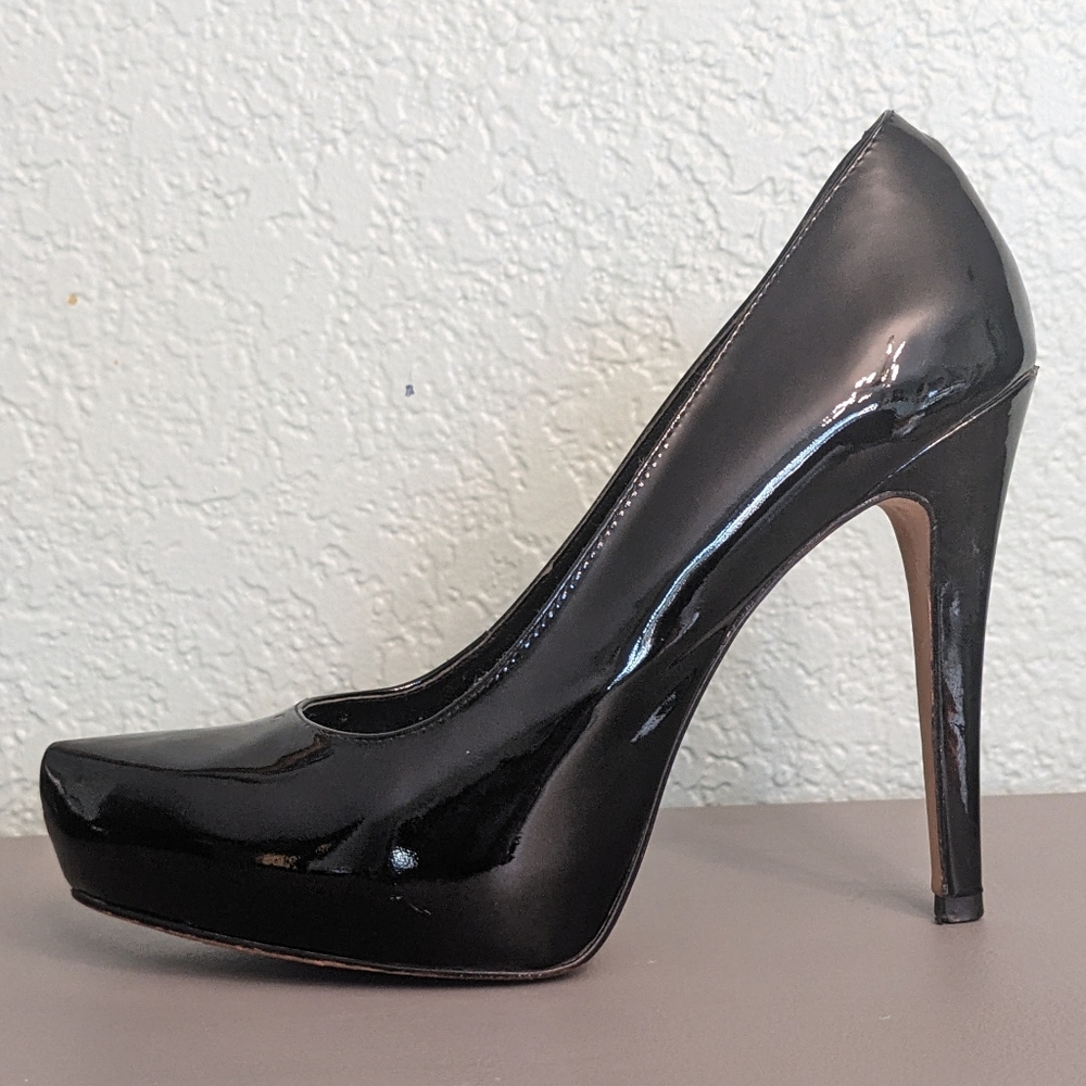 Black patent leather platform pointed toe pump heel. Aldo size 8